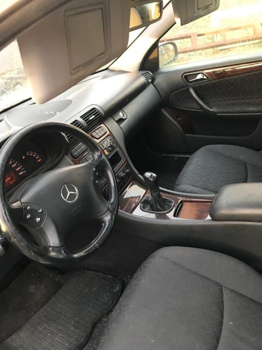 Dezmembrez mercedes e220 c180 kompressor c200 c220
