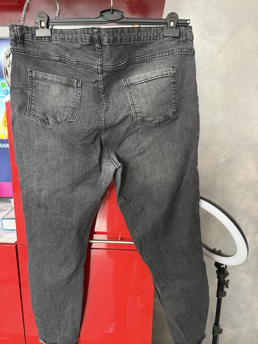 Vand blugi marime mare 30 lei