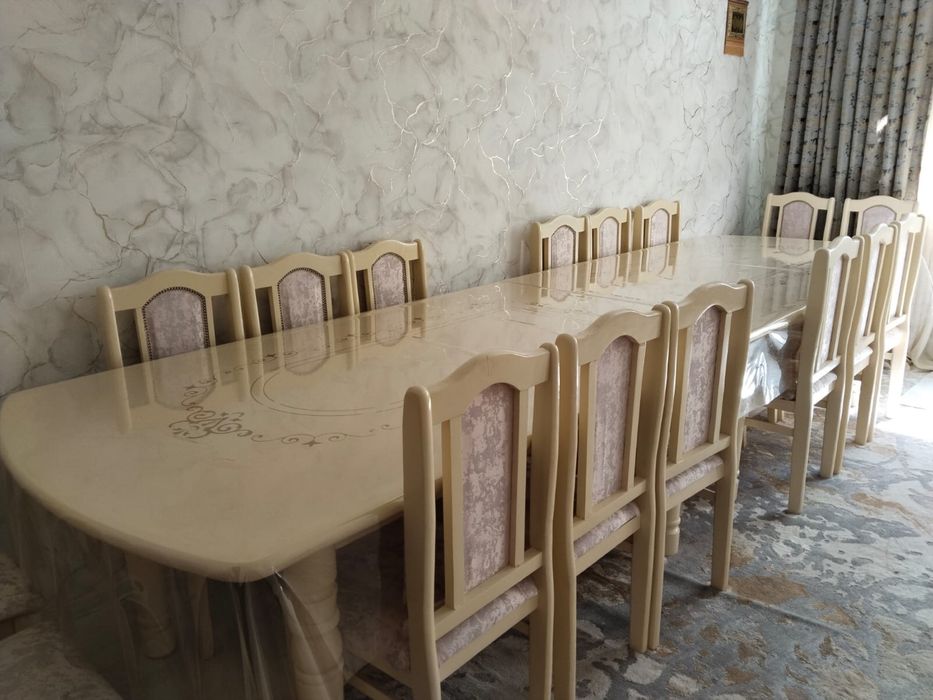 Продам стол в гостиннцю