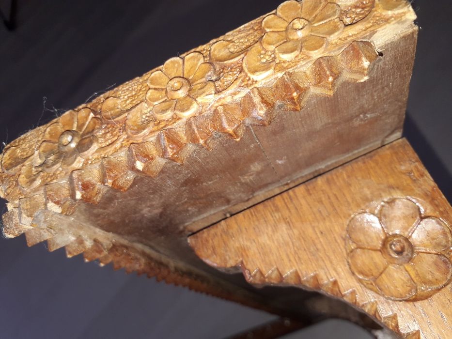 Стара ретро етажерка над 100 г.