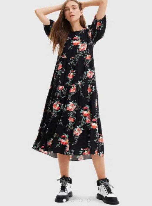 Дълга черна рокля Desigual с цветя S