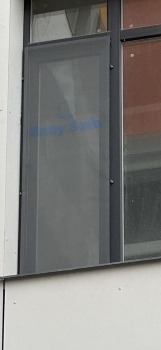 Москитные сетки против выпадения детей