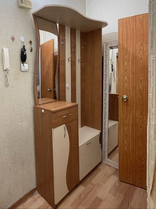 Продам мебель в Прихожую
