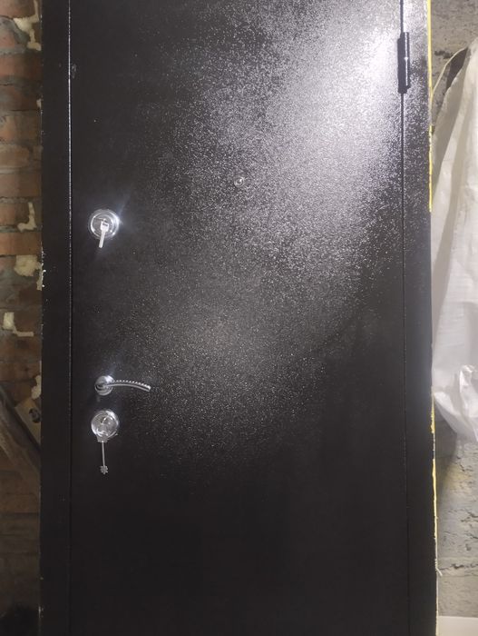 Продам дверь металлическая входная
