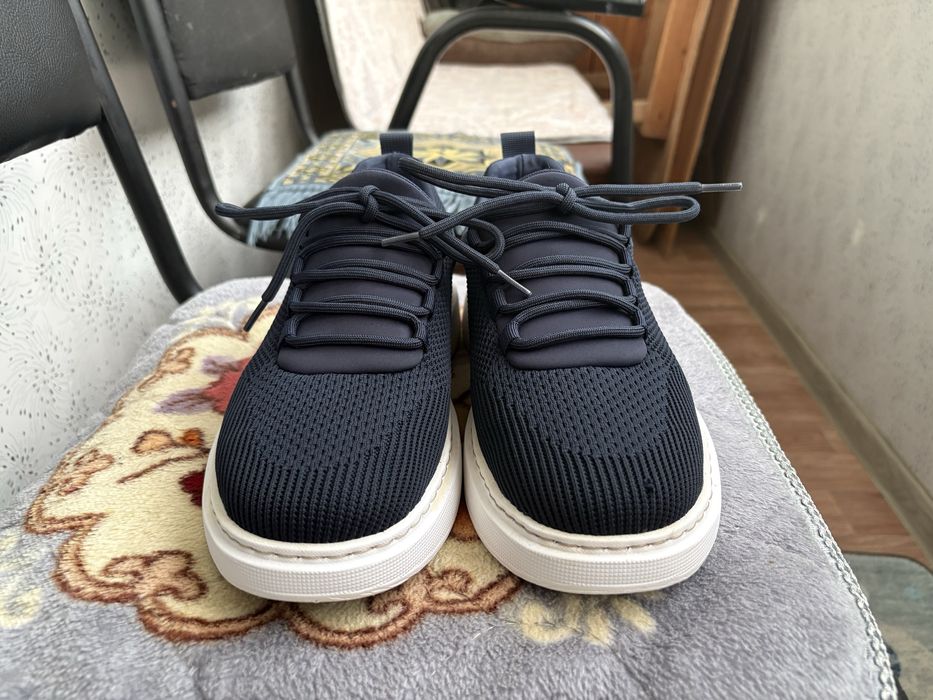 Продам кроссовку и мокасин