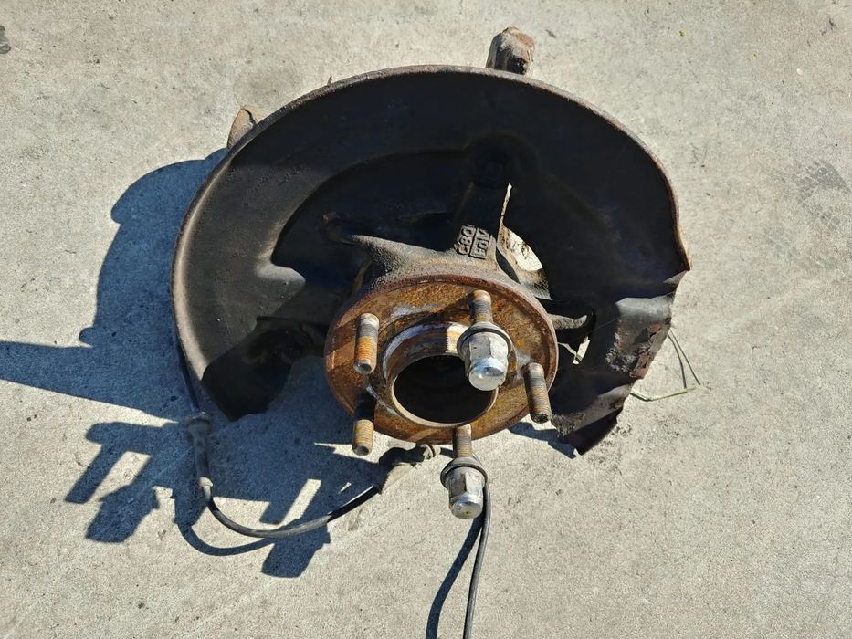 fuzeta stanga fata 1.0b m1dd ford focus 3