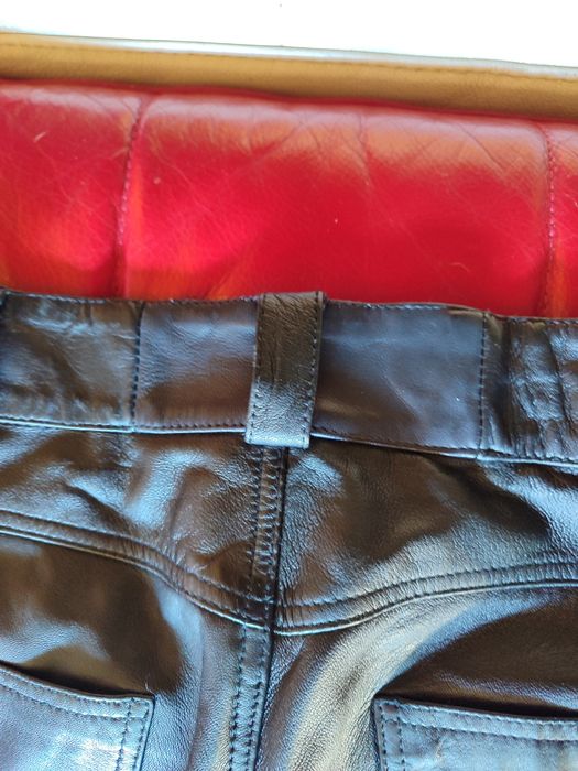 Vând pantaloni de piele, New Rock