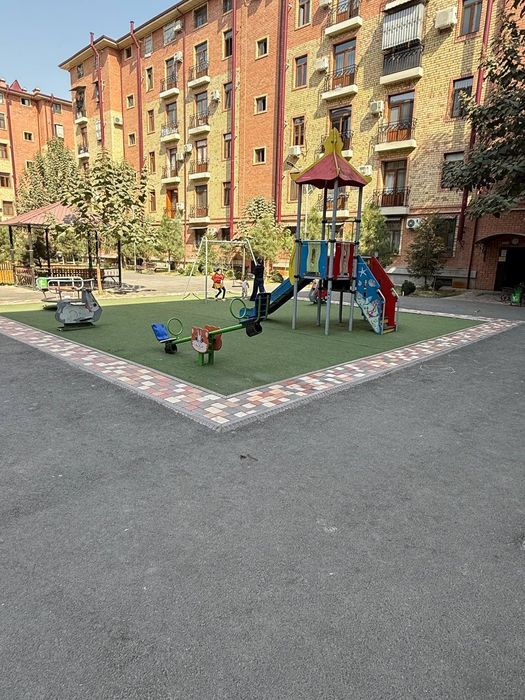 Toshkent Sergeli tumani Sergeli hokimiyati yonida