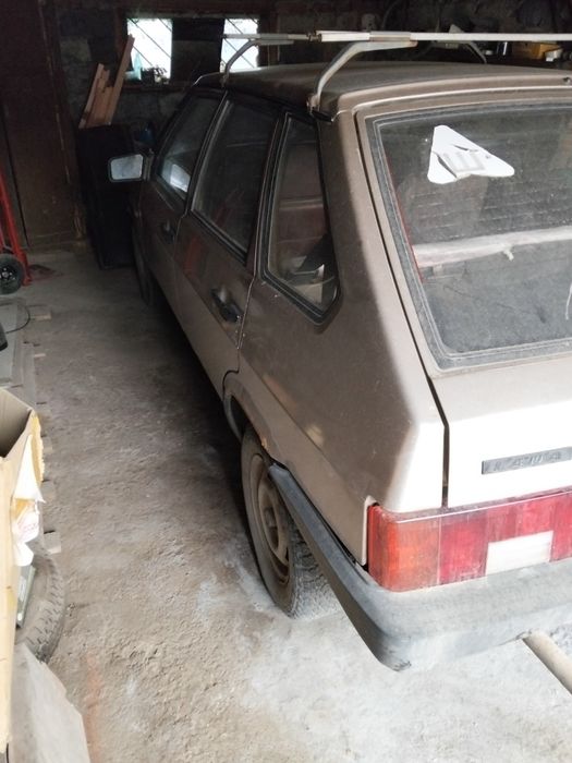 Автомобиль ВАЗ 21093