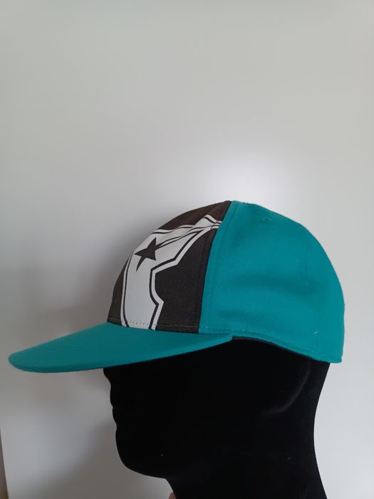 Sapca Famous Star and Straps