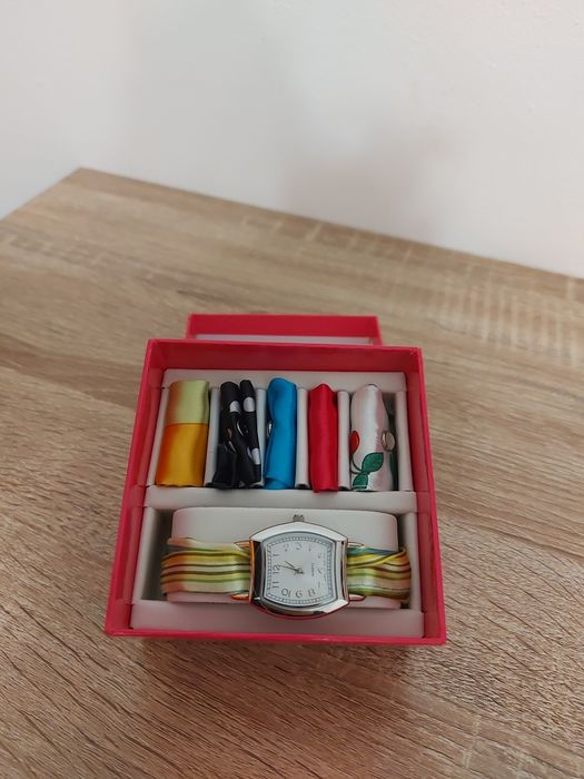 Ceas de mana, cu panglici