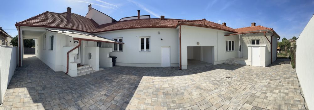 Vând casă semicentral