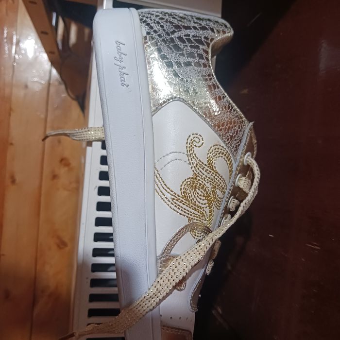 Маратонки  бяло и златисто