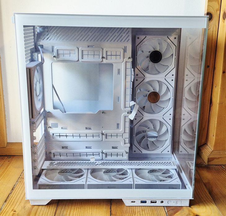 Carcasa gaming AQIRYS ARGB ATX White cu 7 x fan 120mm RGB