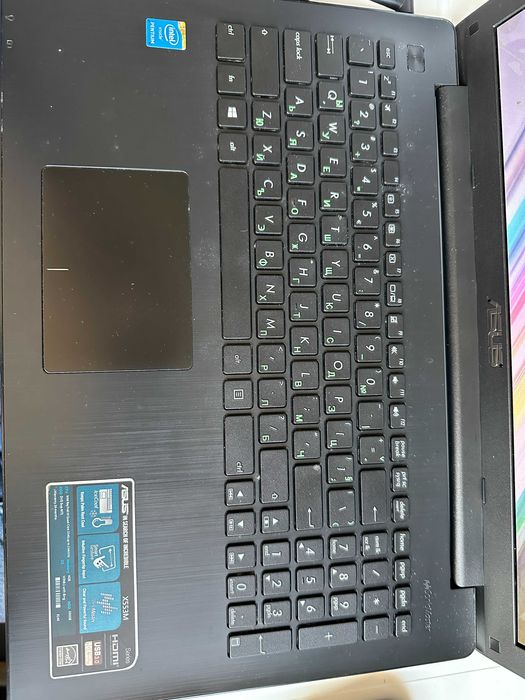 Продавам лаптоп Asus (Асус)