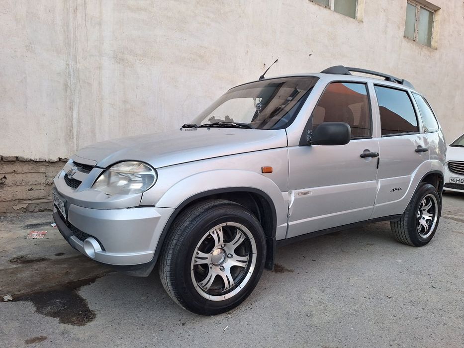 Нива шевролет 2005 йил сотилади