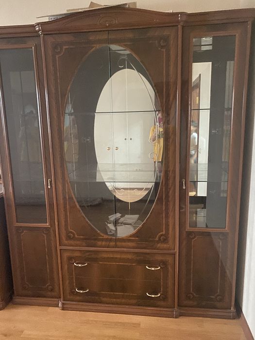 Сервант в хорошем состоянии