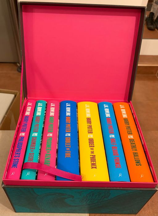 Хари Потър Boxed Set- The complete collection Hardback + подарък