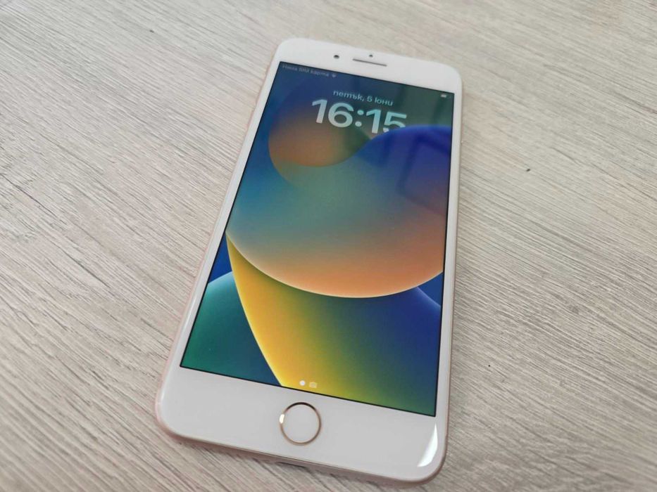 Apple iPhone 8 Plus 64GB / 90%