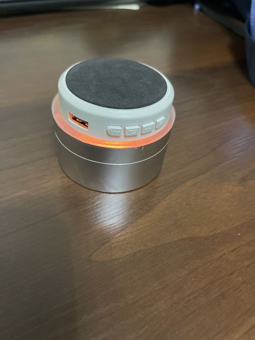 продаётся хорошая колонка с чётким звуком