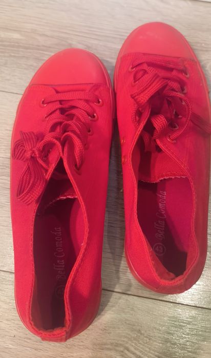 Мъжки кецове, червени