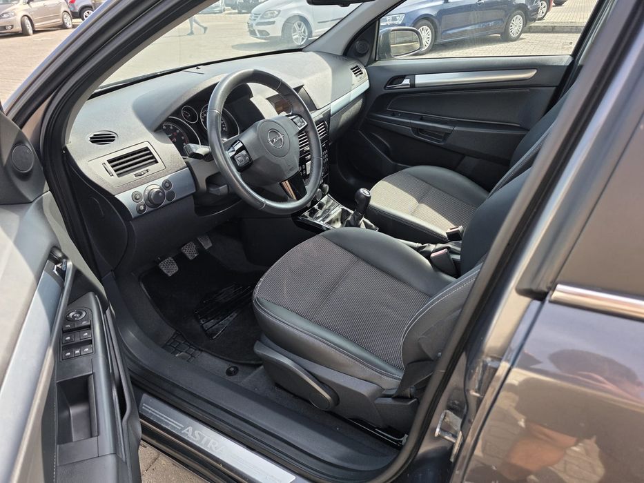 Opel Astra H - 1.6i 116CP - Xenon * Climatronic * Semi-Piele