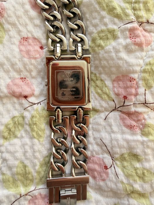 Женские часы.