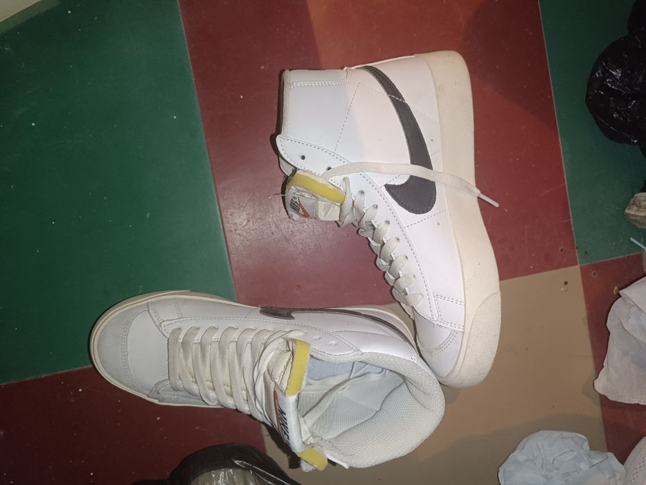 Женские кроссовки 37 размер