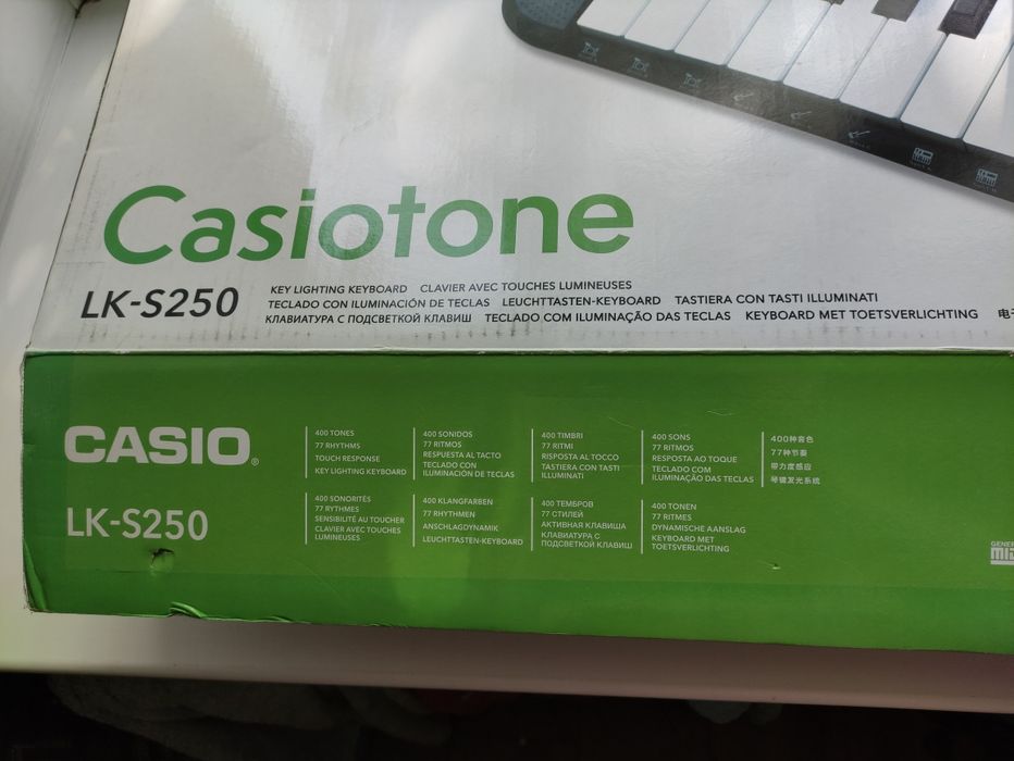 Синтезатор Casio LK-S250