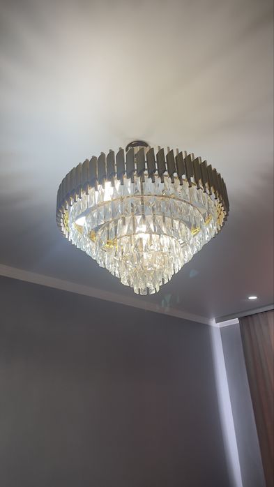 Продам люстру 15 лампочный