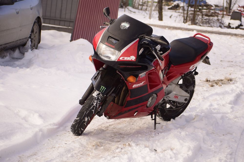 Vând sau schimb Honda cbr 600f (f1 f2 f3 f4 f4i)
