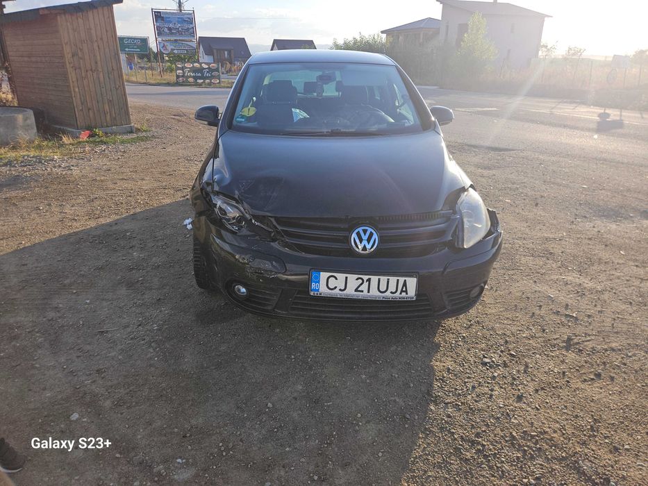 Vand sau dezmembrez  golf 5 plus 1.6 fsi benzina toate piesele disponibile motor funcțional cutie in 6 trepte funcțională..preț 1350 € ..