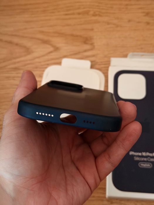 Husa originala Apple cu MagSafe pentru iPhone 16Pro Max,Silicon, Negru