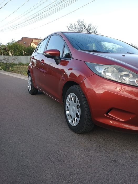 Vând Ford fiesta
