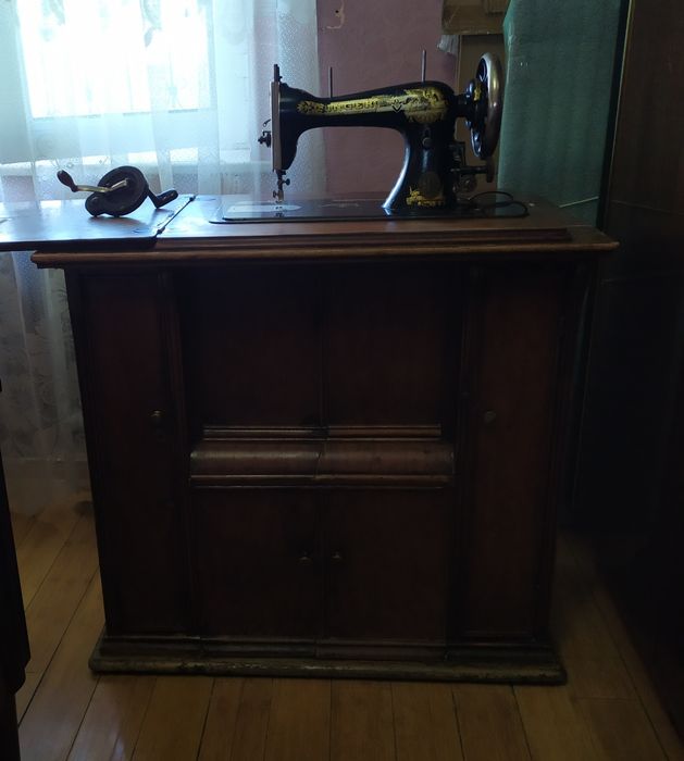 Швейная машинка Зингер