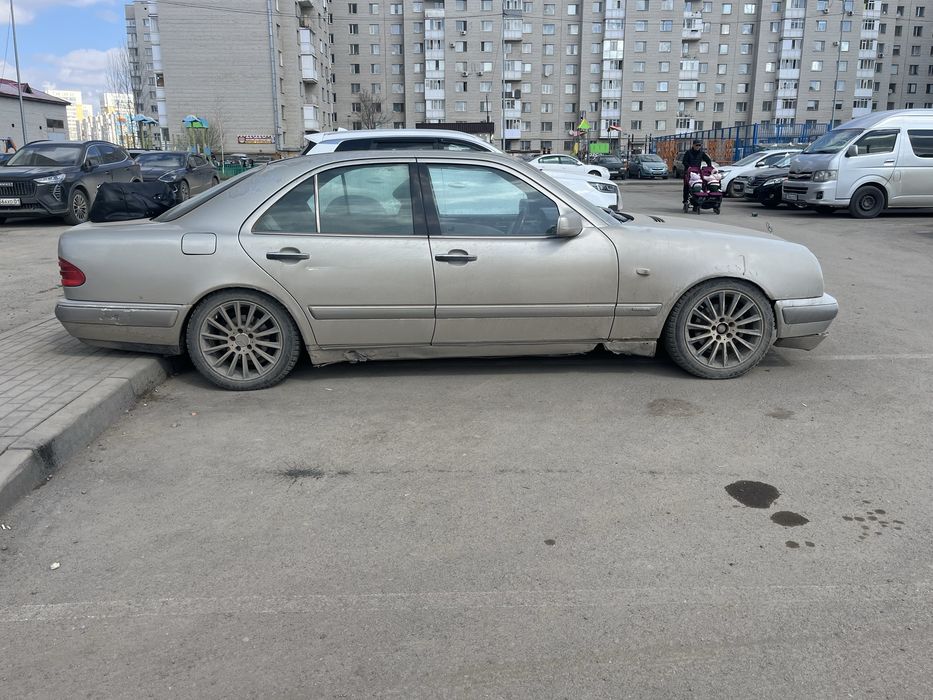 Мерседес бенз  w210 сед