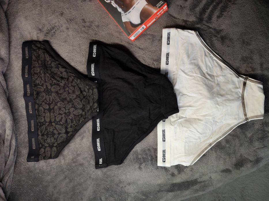 Calvin Klein set 3 chiloți bărbătești alb-negru-negru cu model L noi