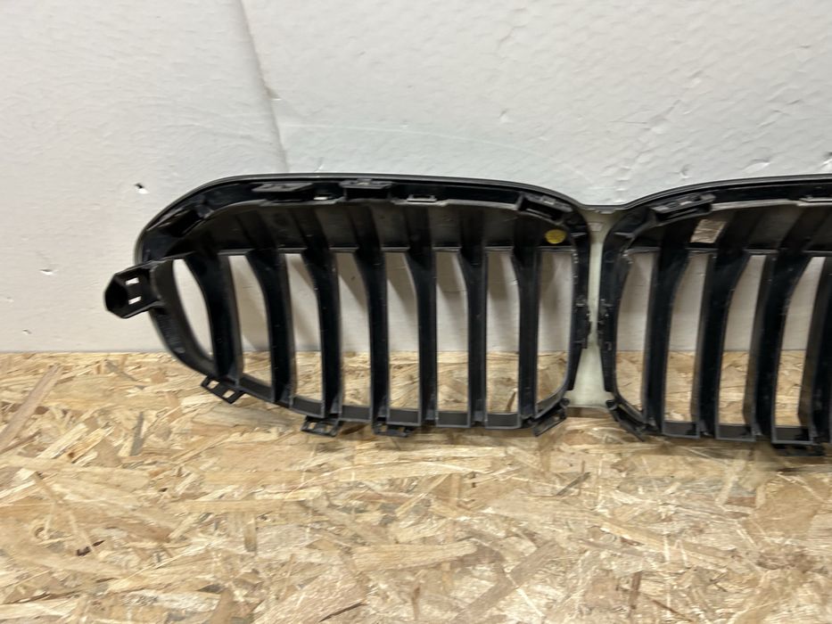 Grila bmw F40 seria 1 shadow line 2020-2023