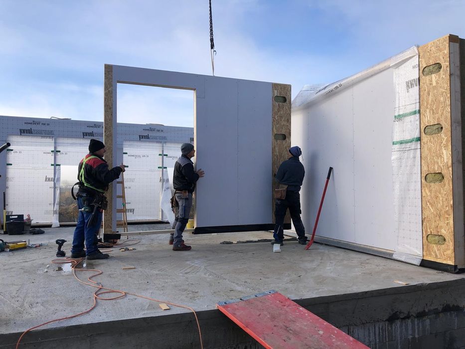 Case din lemn / Constructii din lemn / Executam acoperisuri / debitare