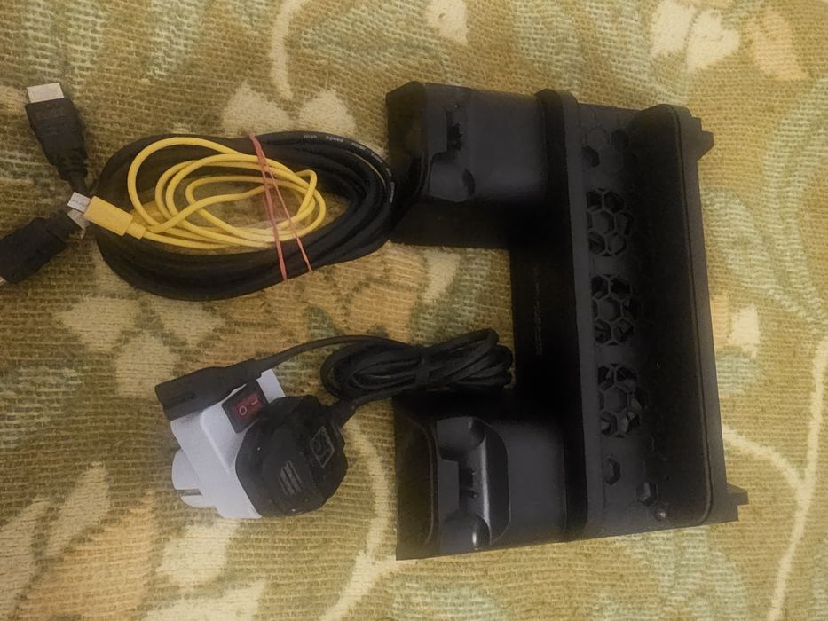 Ps4 pro 1T,+tv samsung  si multe accesori,fara jocuri!!