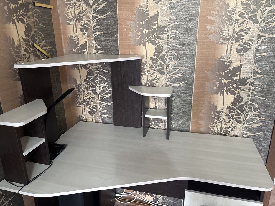 Продам стол письменный б/у