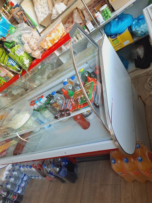 Vitrina sotiladi 4 0 0 0 0 0 0 Milyon so‘m Kami bor Yangi 6 oy ishlaga