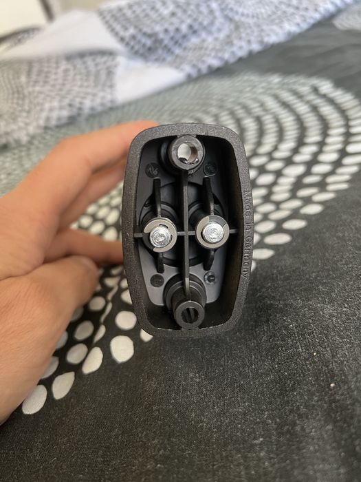 Закачалка за китара за стена