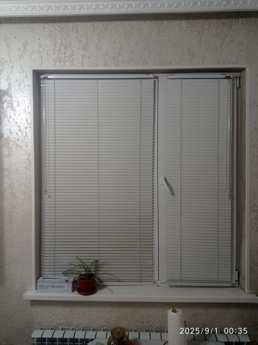 Жалюзи для трёх одинаковых по размеру окон