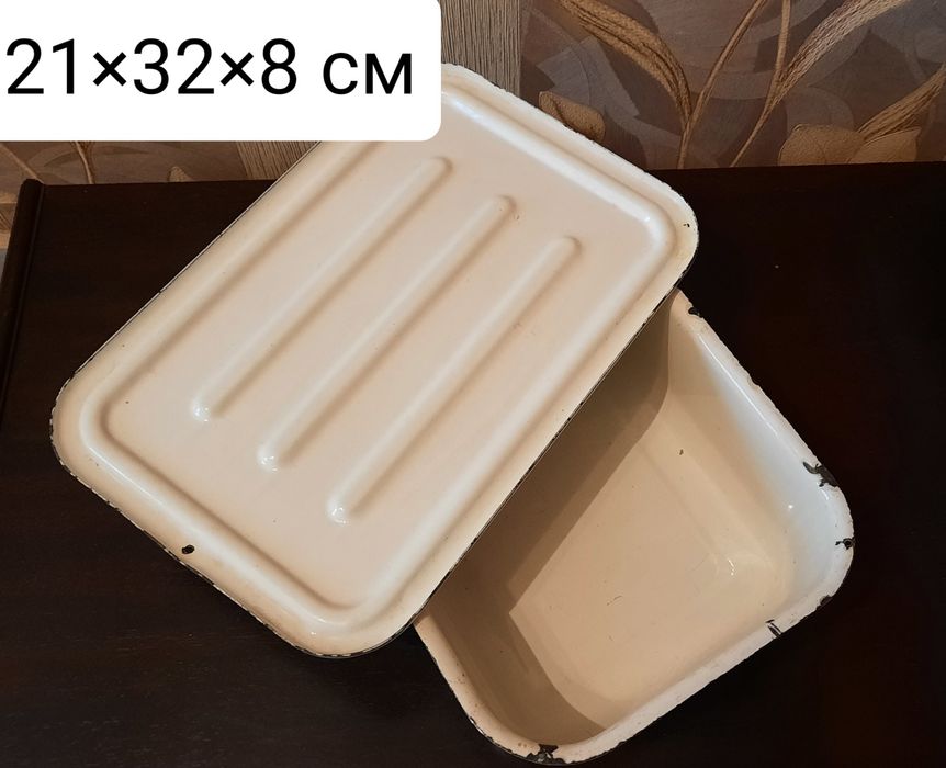 Посуда для холодца с крышкой.