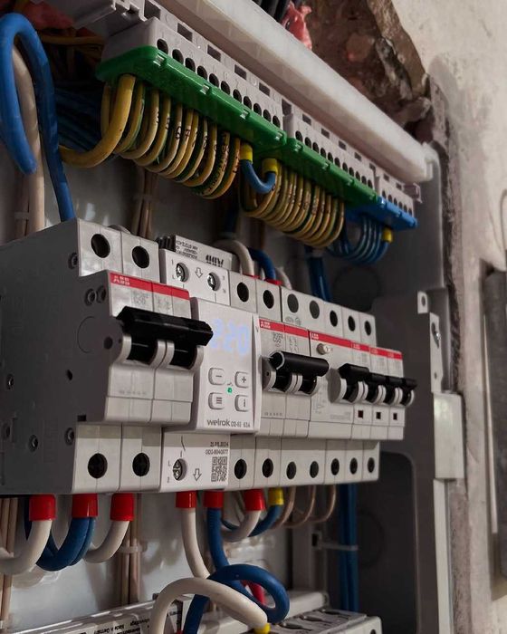 Электрик, электромонтажник