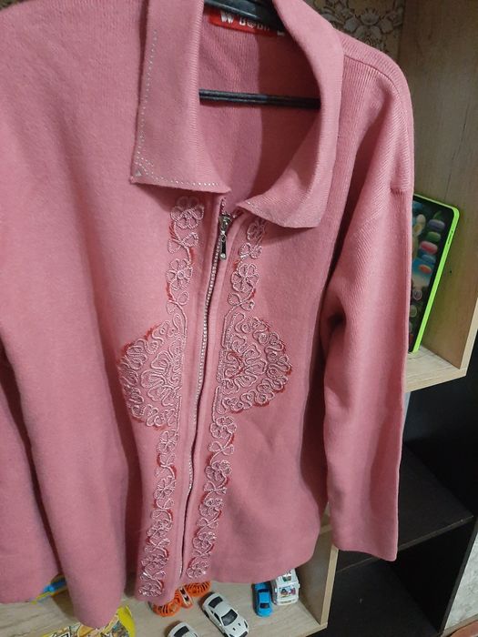 Продам кофту на женщину