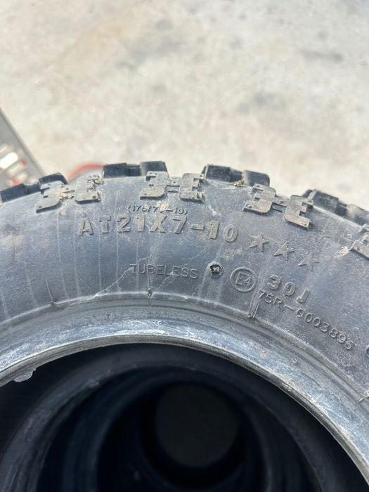 Гуми maxxis razr2