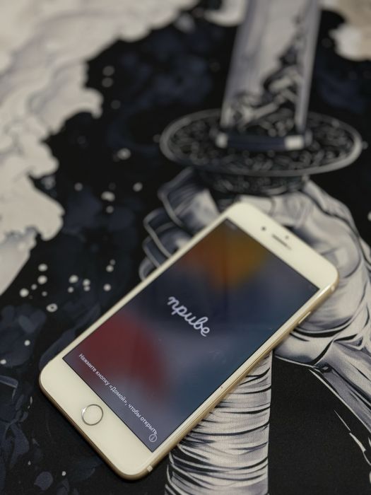 Продам Iphone 7plus