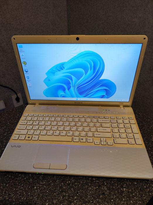 Шустрый офисный ноутбук Sony -16Гб ОЗУ, SSD-240 Гб